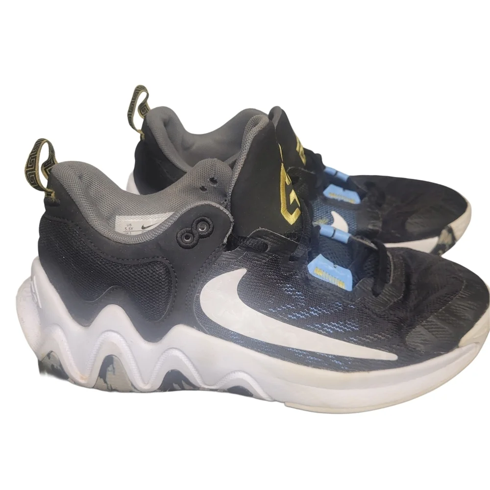 Nike Giannis Immortality Youth Black and White Athletic Basketball Sneakers 5.5 - Picture 1 of 5